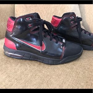 Men’s Nike Max Air basketball shoes